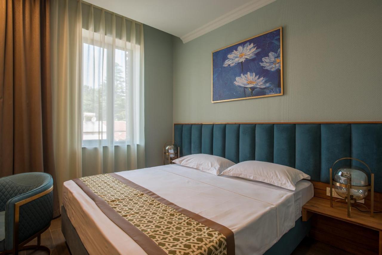 Grand Opera Hotel Kutaisi Exteriör bild