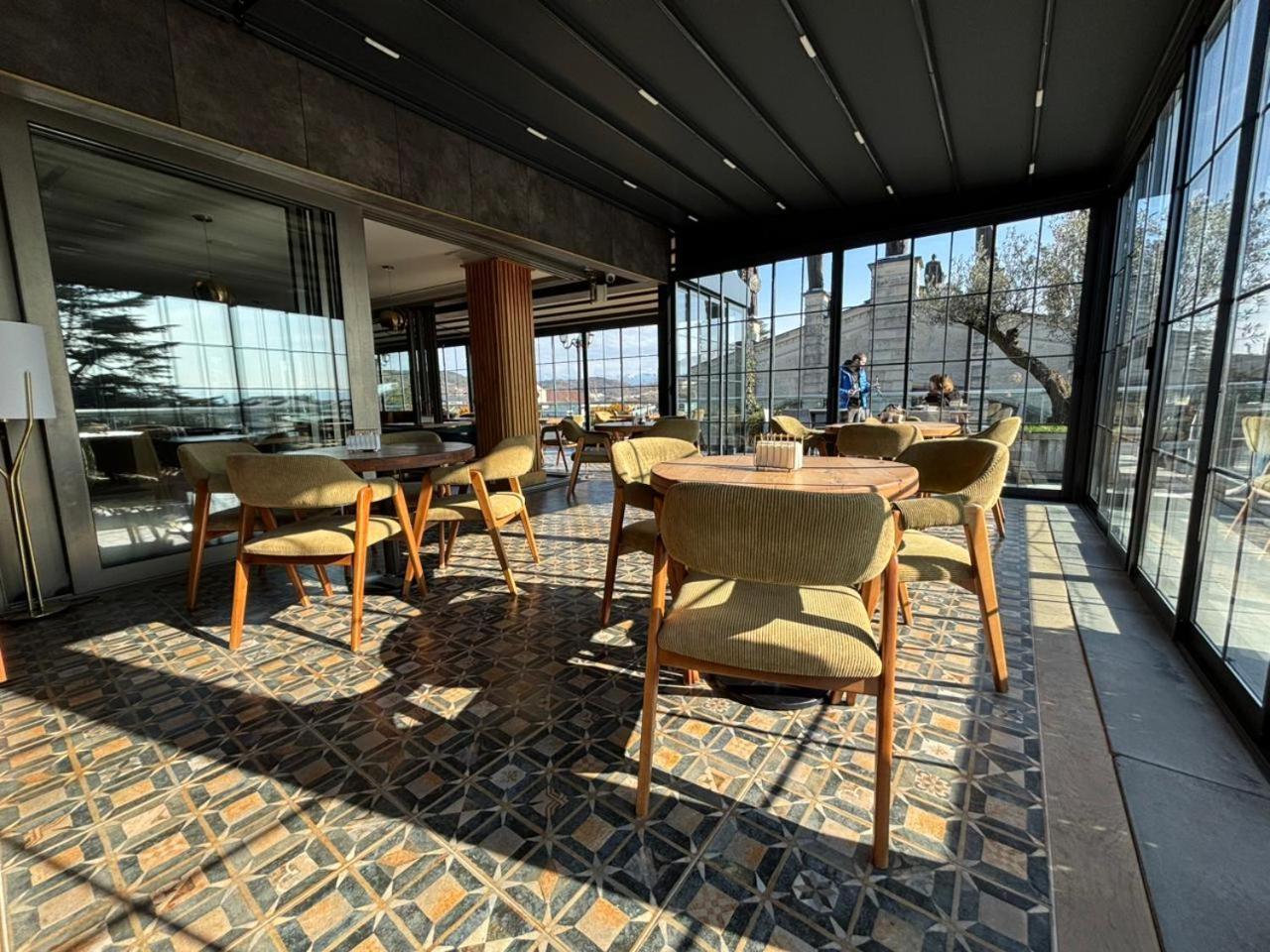 Grand Opera Hotel Kutaisi Exteriör bild